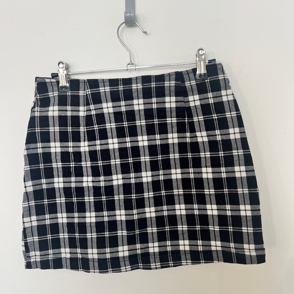 Black and White Checkered Zip-Up Pencil Mini Skirt - Picture 2 of 2